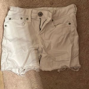 white american eagle mid rise shorts